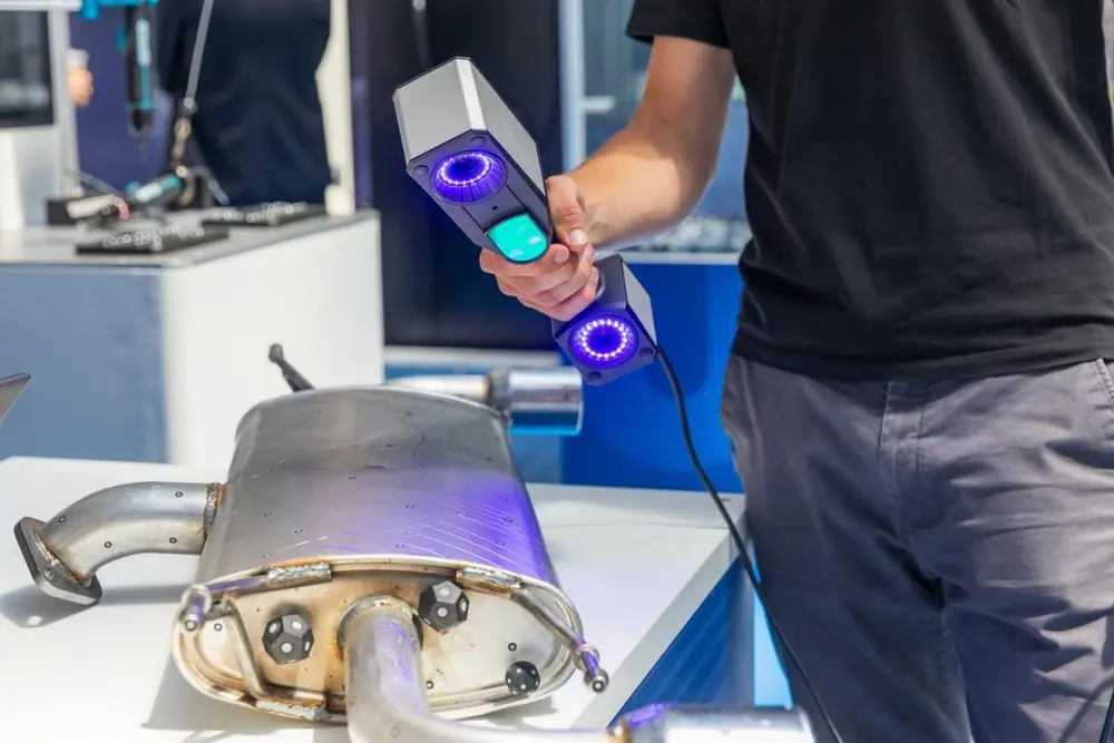Handheld scanner capturing a manufactured component